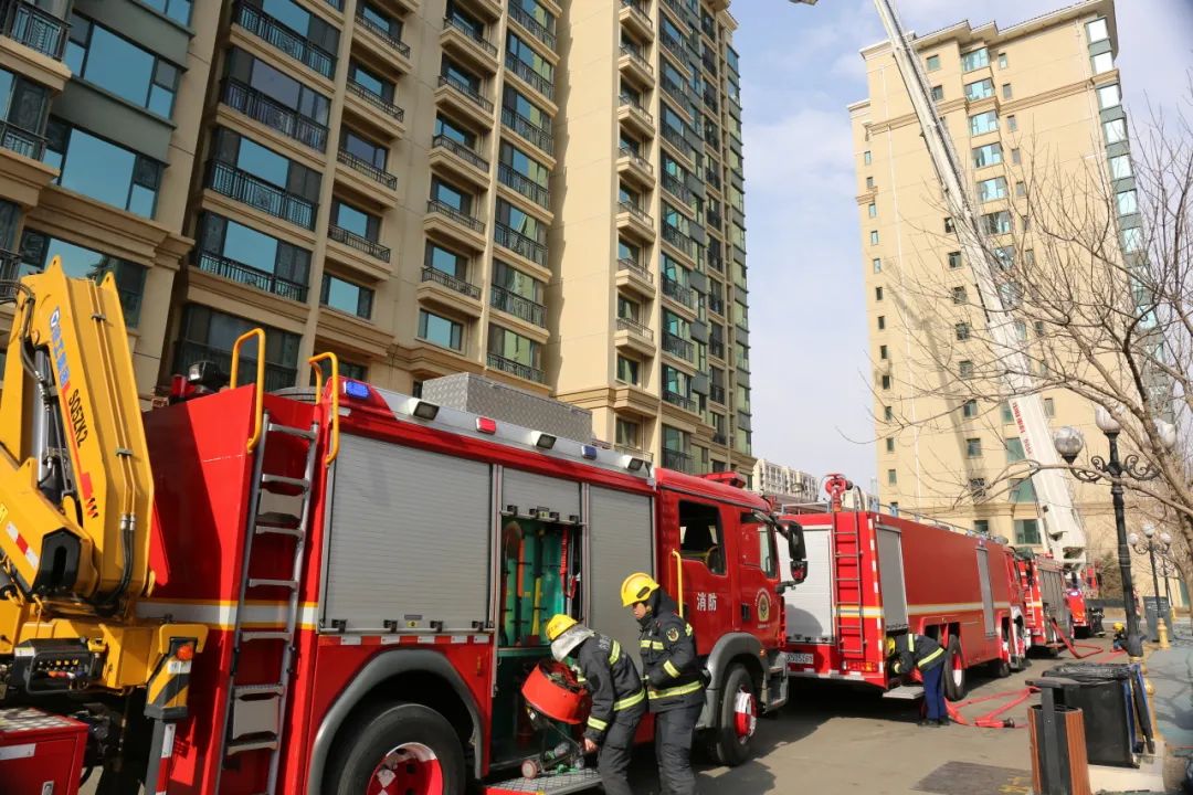 回民区开展高层建筑火灾灭火救援演练相关图片
