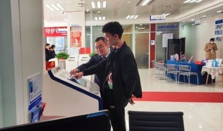 回民区政数局： 实现“政务服务+金融服务”一窗受理相关图片
