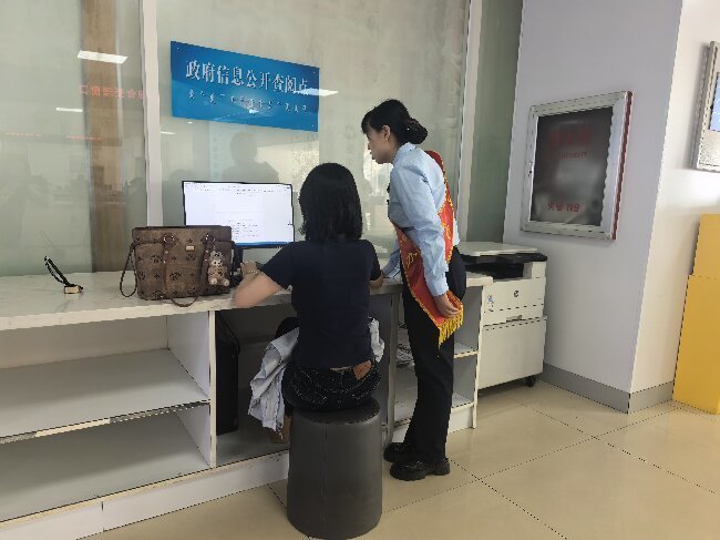 回民区政数局：“综窗+”模式跑出政务服务加速度相关图片
